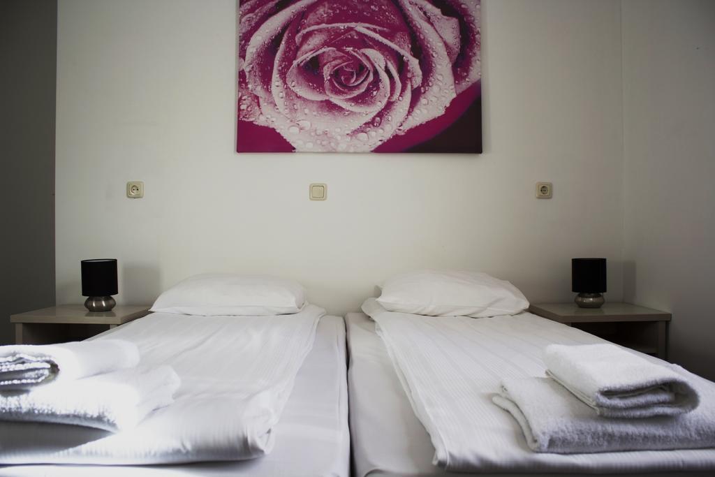 Hotel Restaurant La Piazza Valkenburg aan de Geul Chambre photo