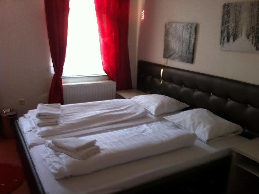 Hotel Restaurant La Piazza Valkenburg aan de Geul Extérieur photo